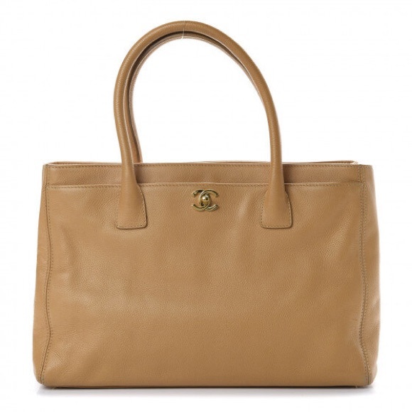 ❌SOLD❌Chanel Calfskin Medium Cerf Tote Beige GHW - Picture 3 of 10